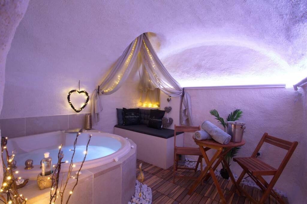 Les Secrets D'Alcove, Nuits Romantiques Avec Spa Aix-en-Provence Exteriör bild