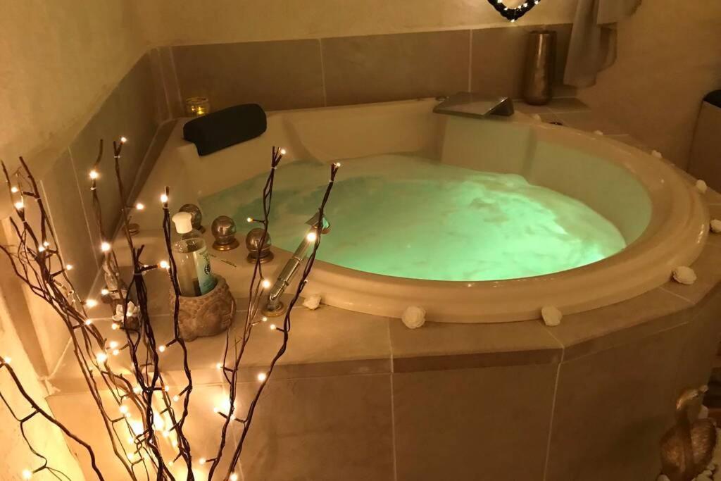Les Secrets D'Alcove, Nuits Romantiques Avec Spa Aix-en-Provence Exteriör bild